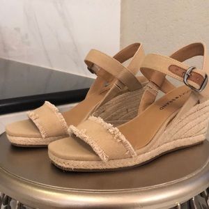 Lucky Summer Wedges 7/12 brand New 🌻